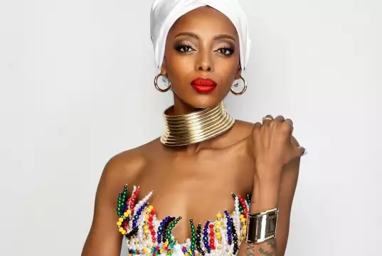 South Africa’s Tshego Gaelae Wins Mrs. World Title South Africa’s Tshego Gaelae Wins Mrs. World Title