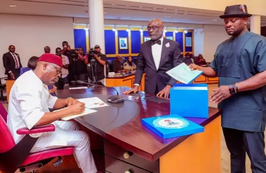 Fubara Signs ₦1.1trn Rivers 2025 Budget Into Law, Says Only One House Of Assembly Exists