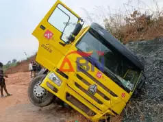 Another Truck Accident At Nmuri Hill, Ebem Ohafia, Sparks Fresh Safety Concerns (Photos, Video) Another Truck Accident At Nmuri Hill, Ebem Ohafia, Sparks Fresh Safety Concerns (Photos, Video)