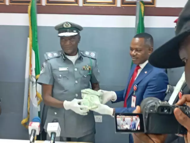 EFCC Receives Seized Foreign Currency From Ogun Customs EFCC Receives Seized Foreign Currency From Ogun Customs