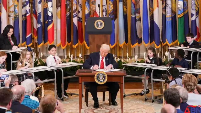 Trump Signs Executive Order To Scale Down Department Of Education Trump Signs Executive Order To Scale Down Department Of Education