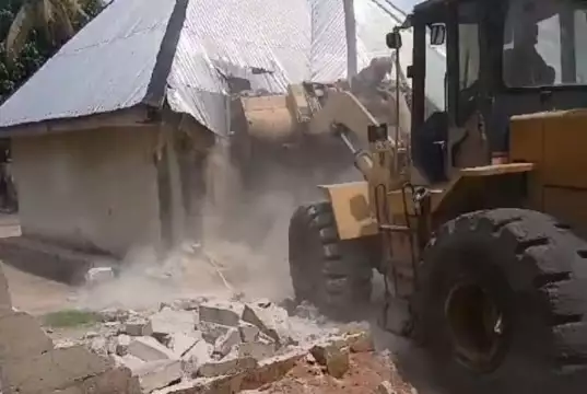 Abia Gov Knocks Down Kidnappers Hideout, Issues Landlords Warning Abia Gov Knocks Down Kidnappers Hideout, Issues Landlords Warning