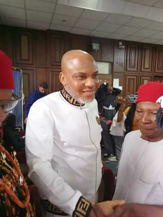 IPOB Leader, Nnamdi Kanu Arrives Court To Challenge Alleged Injustice (VIDEO) IPOB Leader, Nnamdi Kanu Arrives Court To Challenge Alleged Injustice (VIDEO)