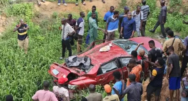 LASTMA Fault Speeding As Vehicle Falls From Otedola Bridge LASTMA Fault Speeding As Vehicle Falls From Otedola Bridge