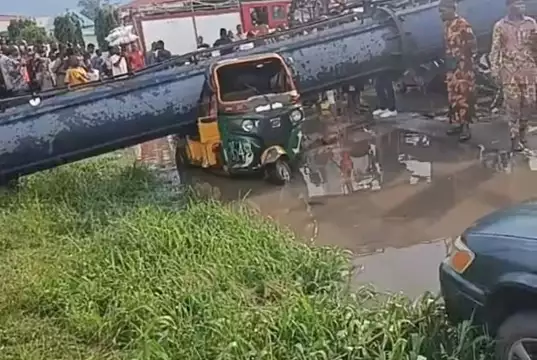 Abia: Billboard Collapse Crushes Tricycles, Injures Passengers Abia: Billboard Collapse Crushes Tricycles, Injures Passengers
