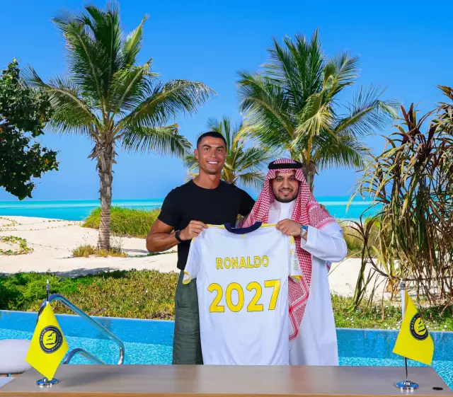 Cristiano Ronaldo Signs Contract Extension With Al Nassr Until 2027 Cristiano Ronaldo Signs Contract Extension With Al Nassr Until 2027