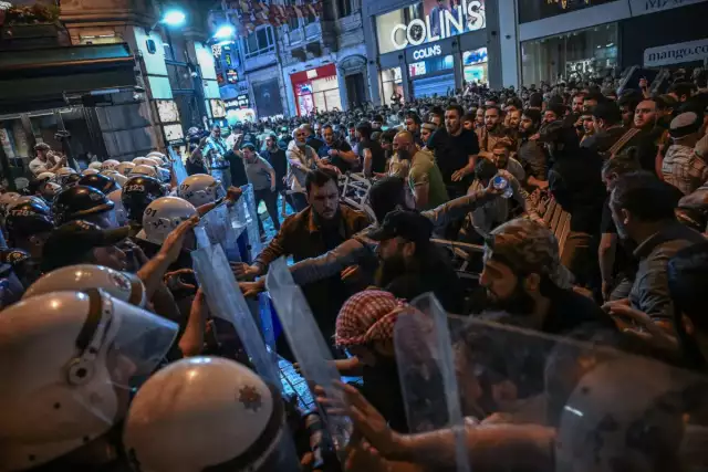 Clashes Break Out In Istanbul Over Controversial Cartoon Of Prophet Mohammed Clashes Break Out In Istanbul Over Controversial Cartoon Of Prophet Mohammed