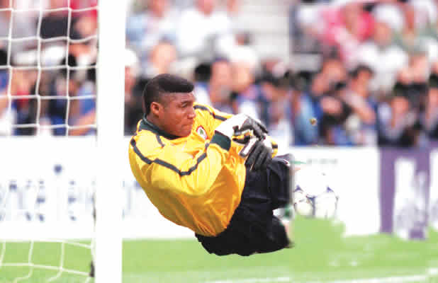 Super Eagles Legendary Goalkeeper Peter Rufai Is Dead