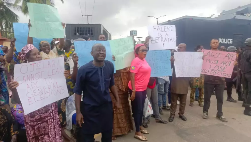 APC Members Protest At Lagos Assembly, Demand Removal Of State Chairman