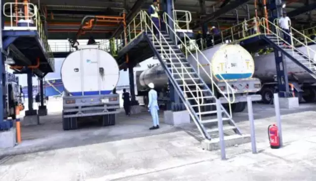 Dangote’s Commences Fuel Distribution From S’West As 1,000 Trucks Arrived Dangote’s Commences Fuel Distribution From S’West As 1,000 Trucks Arrived