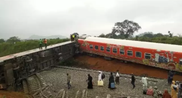 Investigation Begins As Abuja-Kaduna Train Mishap Injures Six Investigation Begins As Abuja-Kaduna Train Mishap Injures Six