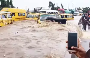 Lagos Submerged As Floods Sack Homes, Paralyse Traffic, Halts Businesses Lagos Submerged As Floods Sack Homes, Paralyse Traffic, Halts Businesses