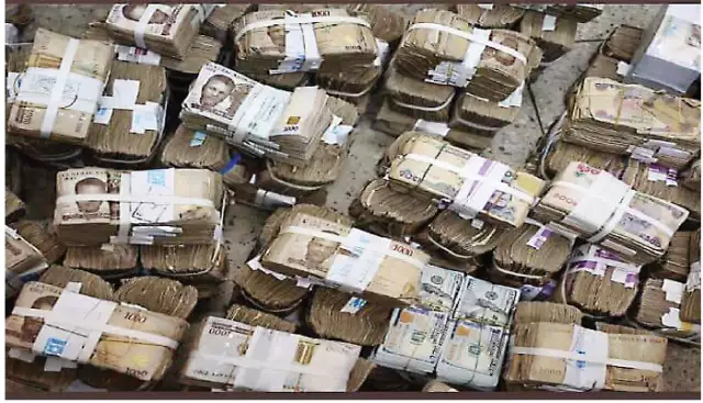 Security Apprehends INEC Official, Politician With Huge Cash In Ogun Security Apprehends INEC Official, Politician With Huge Cash In Ogun