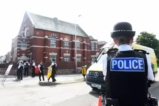 Britain Suspends Refugees’ Family Reunion Applications Britain Suspends Refugees’ Family Reunion Applications