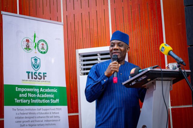 FG Unveils Initiative To Empower Teachers With Mobile Devices, Free Data FG Unveils Initiative To Empower Teachers With Mobile Devices, Free Data