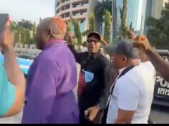 Police Open Fire To Disperse #FreeNnamdiKanu Protesters In Abuja (Photos, Video) Police Open Fire To Disperse #FreeNnamdiKanu Protesters In Abuja (Photos, Video)