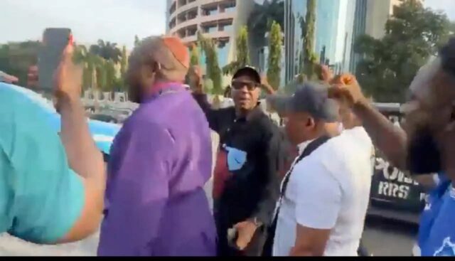 Police Open Fire To Disperse #FreeNnamdiKanu Protesters In Abuja (Photos, Video) Police Open Fire To Disperse #FreeNnamdiKanu Protesters In Abuja (Photos, Video)