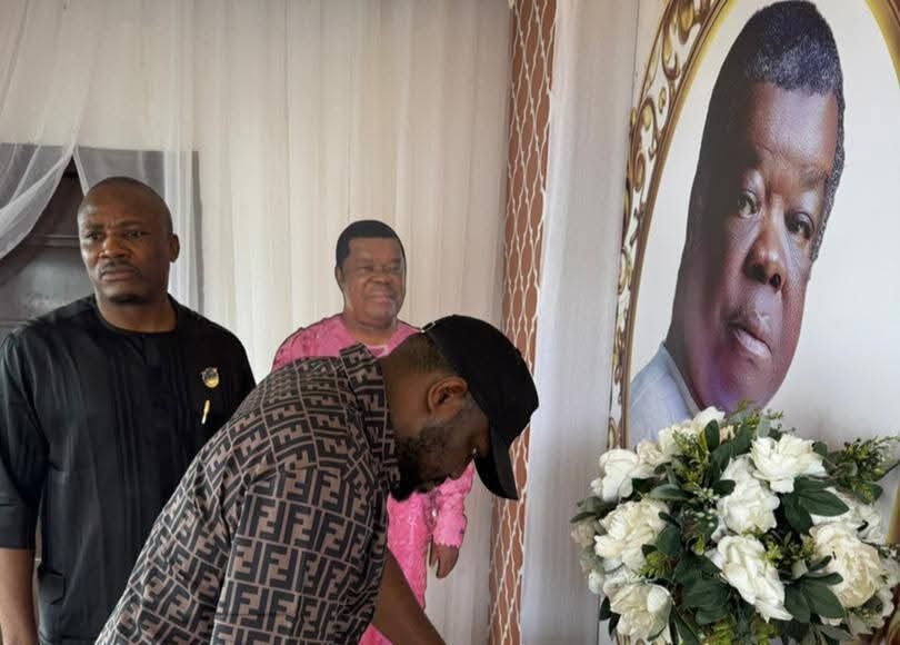 Chief Kelvin Jombo Visits Family Of Late Rev. Uma Ukpai In Uyo (Photos)