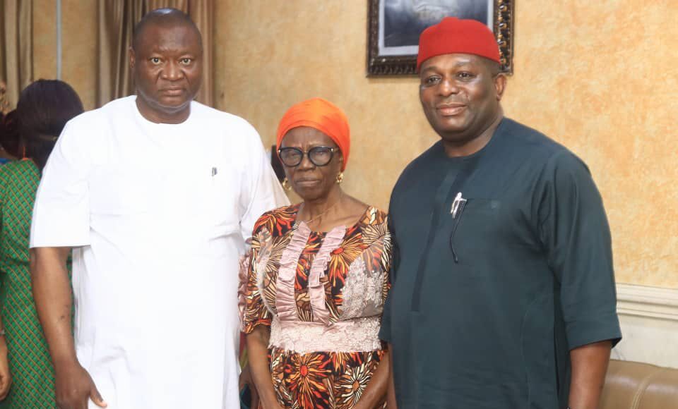Mascot Uzor-Kalu Visits Family Of Late Rev. Dr. Uma Ukpai In Uyo (Photos)