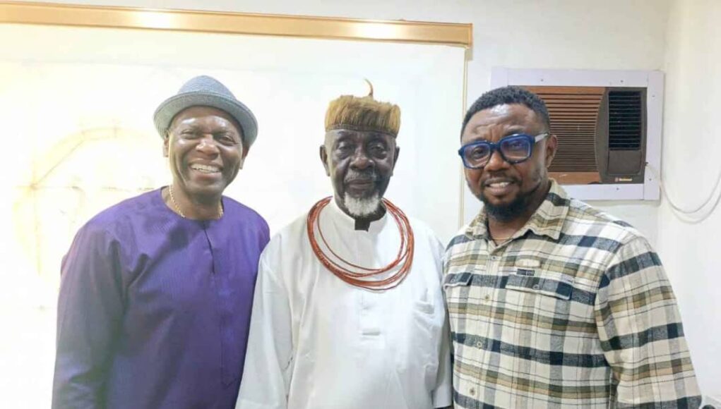 Eze Nwokenna Visits Hon. Chinasa Abiola, Gives Royal Blessing, Urges More Commitment To Service