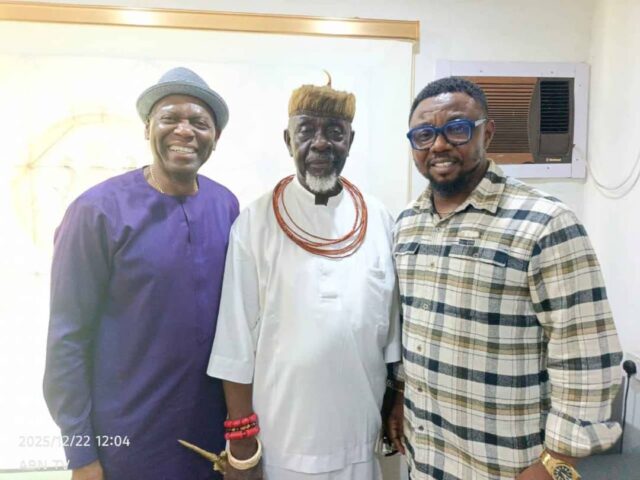 Eze Nwokenna Visits Hon. Chinasa Abiola, Gives Royal Blessing, Urges More Commitment To Service (Video) Eze Nwokenna Visits Hon. Chinasa Abiola, Gives Royal Blessing, Urges More Commitment To Service