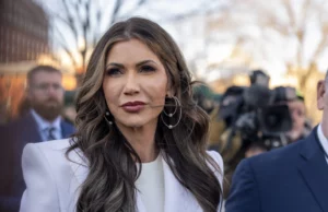 US Offers $3,000 For Migrant To ‘Leave Voluntarily’ US Offers $3,000 For Immigrant To ‘Leave Voluntarily’