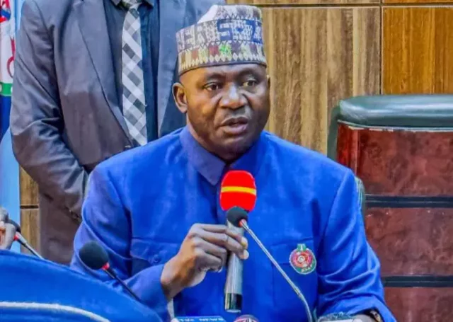 Defence Minister Calls On State Govts To Stop Negotiating With bandits Defence Minister Calls On State Govts To Stop Negotiating With bandits