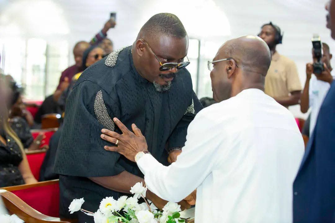 Otti Consoles DON Media Group CEO, Urges Family Not To Mourn Like Unbelievers At Mother’s Burial (Video) Otti Consoles DON Media Group CEO, Urges Family Not To Mourn Like Unbelievers At Mother’s Burial