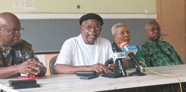 Abia APC, Umuahia South Mayor Trade Words Over Alleged Arrest of E-Registration Agent (Video) Abia APC, Umuahia South Mayor Trade Words Over Alleged Arrest of E-Registration Agent