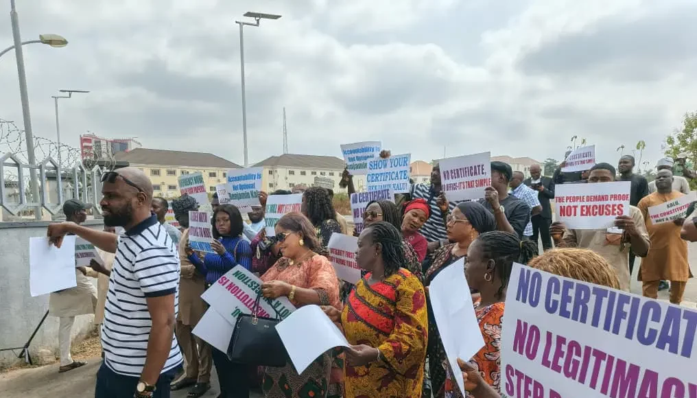 Protesters Storm Body Of Benchers, Express Outrage Over Inaction On Deputy Speaker’s Case