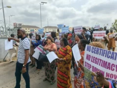 Protesters Storm Body Of Benchers, Express Outrage Over Inaction On Deputy Speaker’s Case Protesters Storm Body Of Benchers, Express Outrage Over Inaction On Deputy Speaker’s Case