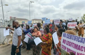 Protesters Storm Body Of Benchers, Express Outrage Over Inaction On Deputy Speaker’s Case Protesters Storm Body Of Benchers, Express Outrage Over Inaction On Deputy Speaker’s Case