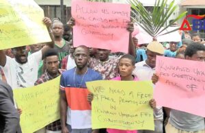 Protesters Storm Abia APC Secretariat Over Alleged Plot To Impose Candidate For Ikwuano/Umuahia Reps Seat | VIDEO Protesters Storm Abia APC Secretariat Over Alleged Plot To Impose Candidate For Ikwuano/Umuahia Reps Seat | VIDEO