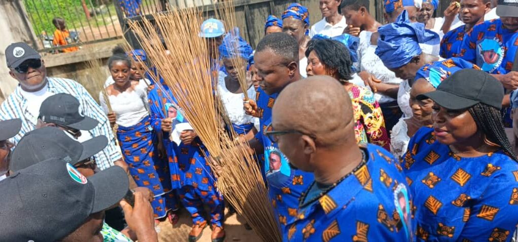 Over 500 L&B Foundation Members Defect From LP, NDC To APC In Abia