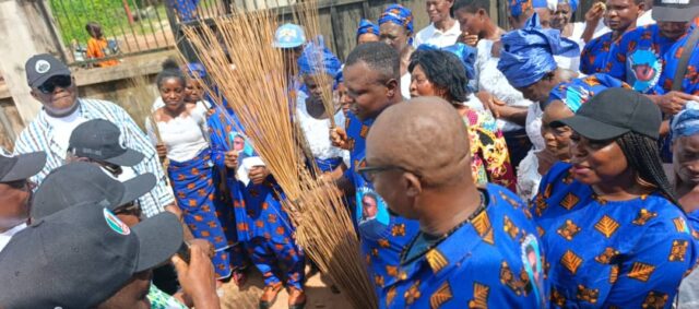 Over 500 L&B Foundation Members Defect From LP, NDC To APC In Abia Over 500 L&B Foundation Members Defect From LP, NDC To APC In Abia
