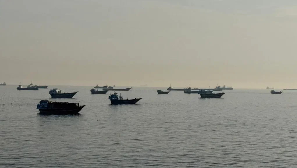 US Forces Board Ship To Ensure ‘Compliance’ With Iran Blockade