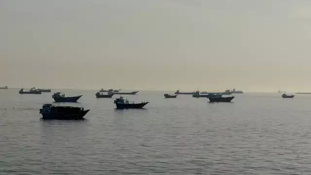 US Forces Board Ship To Ensure ‘Compliance’ With Iran Blockade US Forces Board Ship To Ensure ‘Compliance’ With Iran Blockade