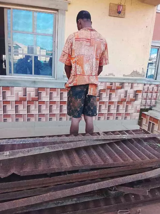 Abia Police Arrest Suspect For Alleged Vandalism, Theft Of Government Property In Umuahia Abia Police Arrest Suspect for Alleged Vandalism, Theft of Government Property in Umuahia