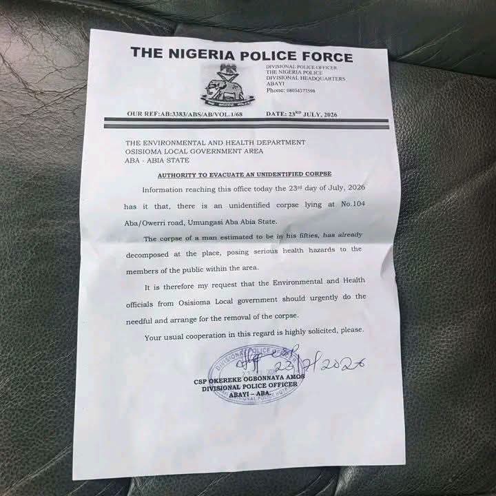 An unidentified middle-aged man believed to be a barrow pusher has been found dead along the Aba–Owerri Road in Aba, promptin