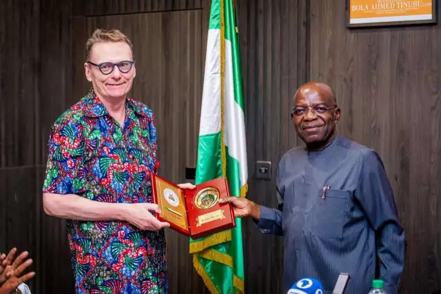 Governor Otti Receives 2024 Nobel Laureate In Economics, Says Development Must Take Priority Over Growth Governor Otti Receives 2024 Nobel Laureate In Economics, Says Development Must Take Priority Over Growth