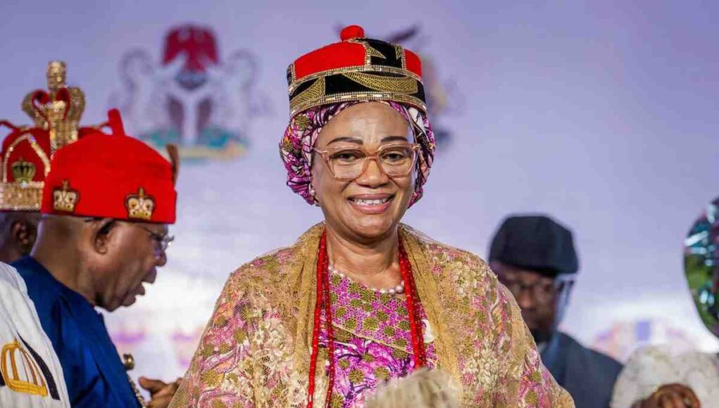 President Tinubu's Wife Donates N2bn To Boost Akwete Fabric Production, Receives Traditional Title In Abia | VIDEO