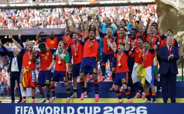 Trump Lingers On Stage To Lap Up World Cup Spotlight Trump Lingers On Stage To Lap Up World Cup Spotlight