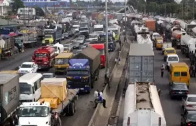 Mile 2-Apapa Highway Gridlock: Police, LASTMA, FRSC, Others Helpless Mile 2-Apapa Highway Gridlock: Police, LASTMA, FRSC, Others Helpless