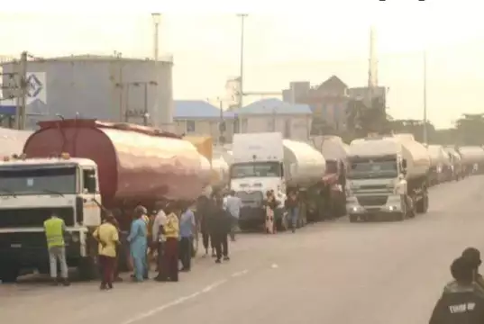 Mayhem As NPA, Tank Farm Owners, Police, LASTMA Lock Down Oshodi-Apapa Expressway Mayhem As NPA, Tank Farm Owners, Police, LASTMA Lock Down Oshodi-Apapa Expressway