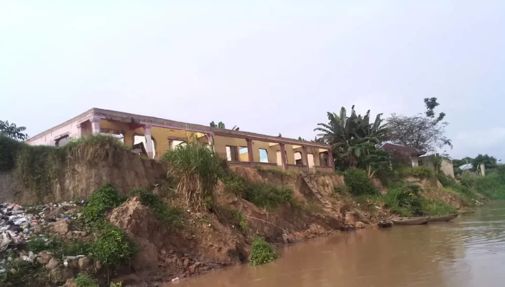 Angry Ekole River: Bayelsa Community Fights For Survival As Erosion Swallows Homes