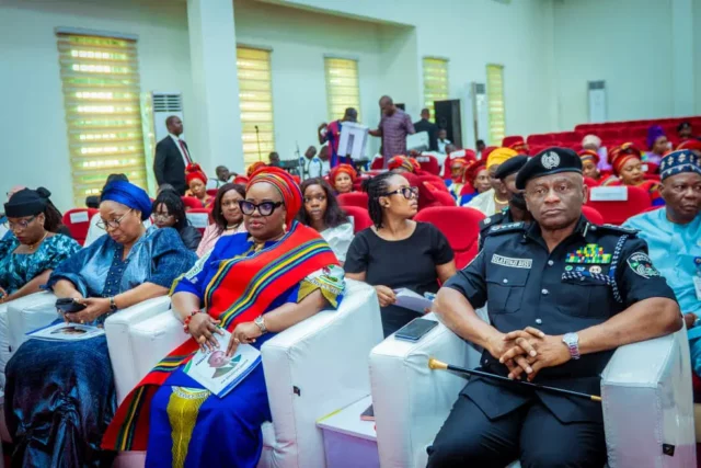 IGP Disu, Ehindero Pay Tribute To Late Ex-Police Chief Solomon Arase IGP Disu, Ehindero Pay Tribute To Late Ex-Police Chief Solomon Arase
