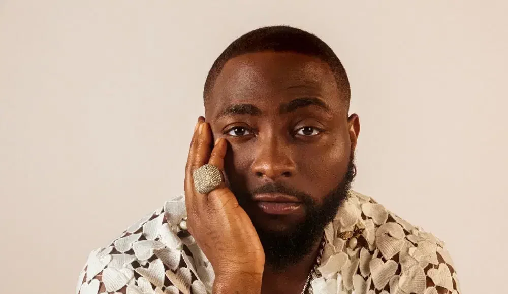 One Killed as Davido’s Security Details, Thugs Clash At Palace