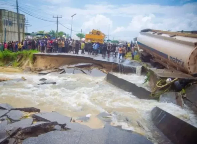 Commuters Stranded As Floods Cut Off Agbarho/Ughelli Road Commuters Stranded As Floods Cut Off Agbarho/Ughelli Road