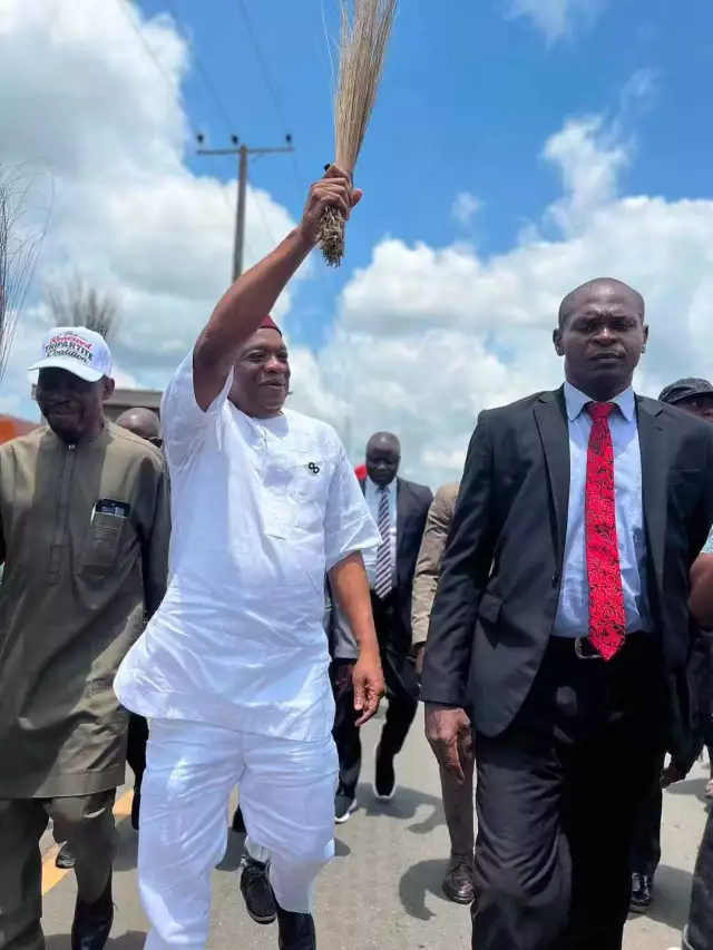 “Ohafia Is Home To Me” — Sen. Orji Kalu Begins Ward-To-Ward Tour, Reconnects With Residents | VIDEO “Ohafia Is Home To Me” — Sen. Orji Kalu Begins Ward-To-Ward Tour, Reconnects With Residents | VIDEO