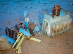 Police Rescue Suspected Transformer Vandal From Mob In Jigawa Police Rescue Suspected Transformer Vandal From Mob In Jigawa